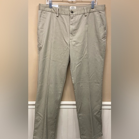 St Johns Bay Easy Care Classic Fit Khaki Chino Pants Size 36X30 NWT - Picture 1 of 4